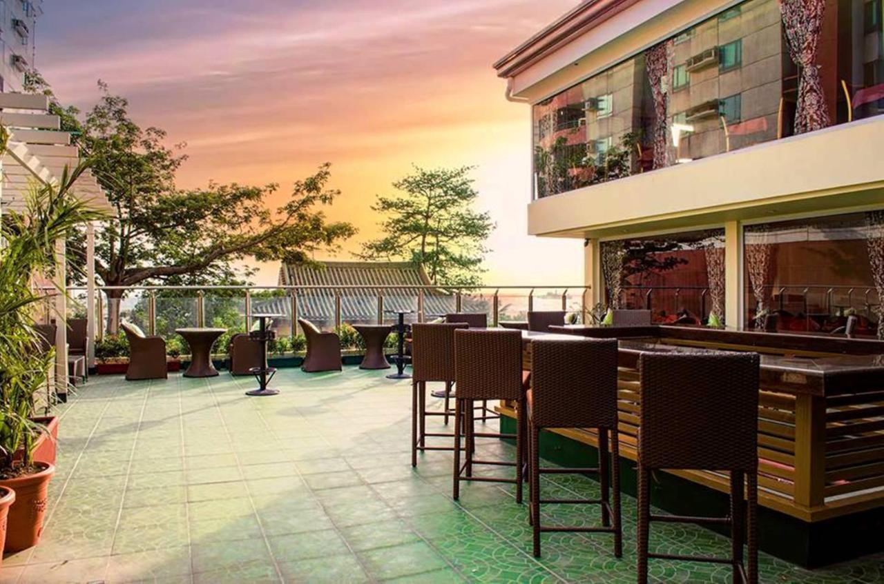D Circle Hotel Manila Exterior foto